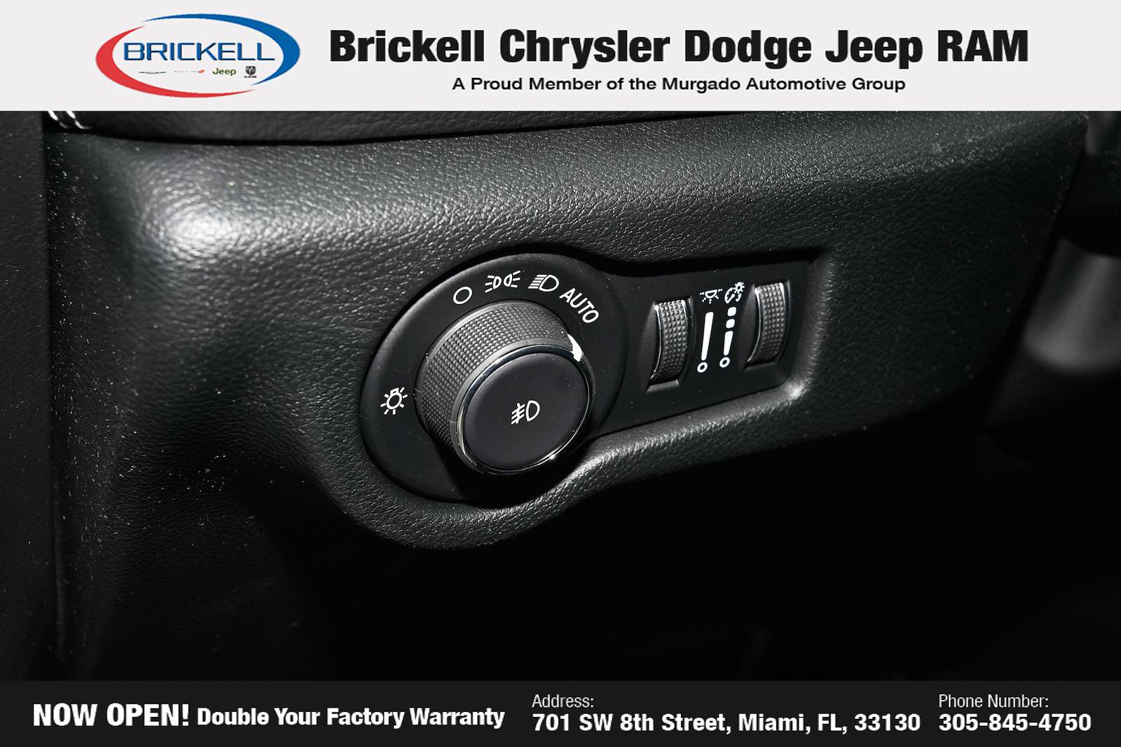 Used 2026 Chrysler Pacifica - photo 5
