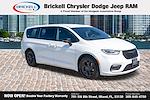 Used 2024 Chrysler Pacifica Select Minivan thumbnail 3