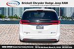 Used 2024 Chrysler Pacifica Select Minivan thumbnail 6