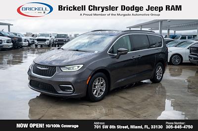 Used 2021 Chrysler Pacifica - photo 1