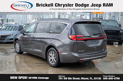 Used 2021 Chrysler Pacifica - photo 1