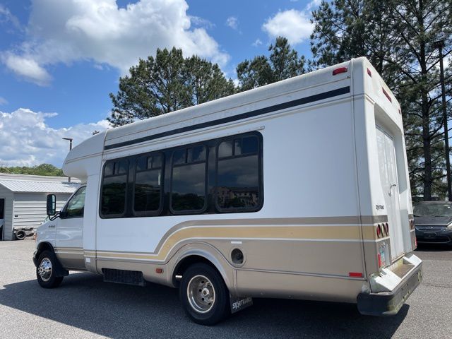 Used 2006 Ford E-350 - photo 2