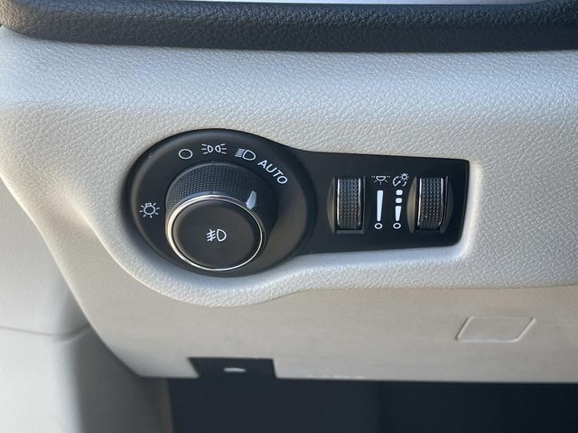 Used 2023 Chrysler Pacifica - photo 20