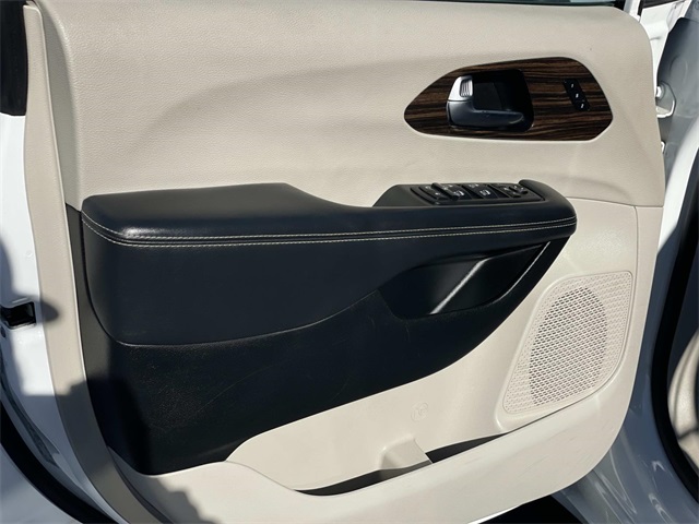 Used 2023 Chrysler Pacifica - photo 21