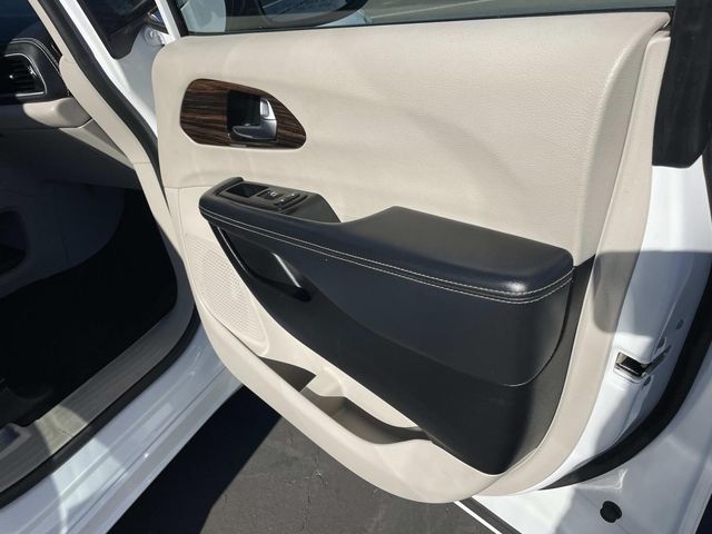 Used 2023 Chrysler Pacifica - photo 36