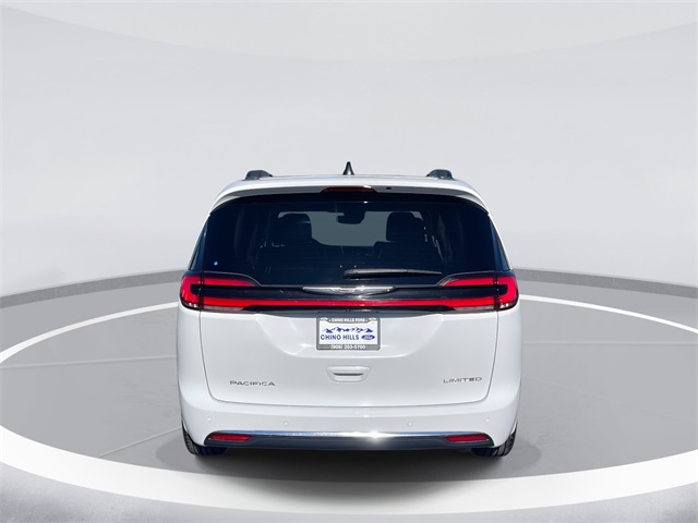 Used 2023 Chrysler Pacifica - photo 5