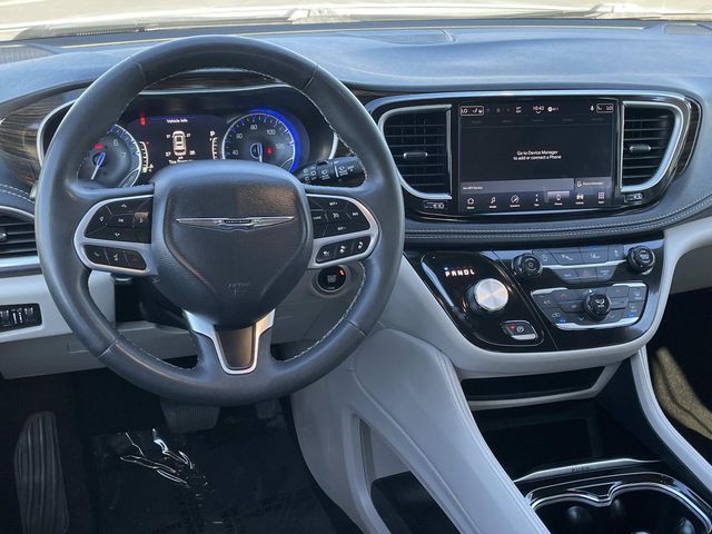 Used 2023 Chrysler Pacifica - photo 8