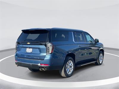 Used 2025 Chevrolet Suburban - photo 1