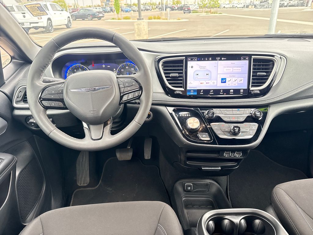 Used 2024 Chrysler Pacifica - photo 11