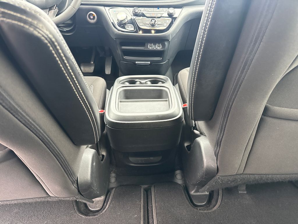 Used 2024 Chrysler Pacifica - photo 12