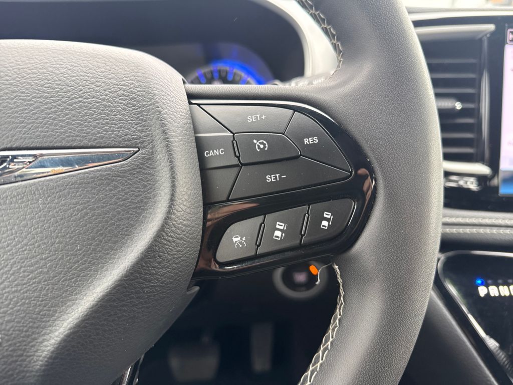 Used 2024 Chrysler Pacifica - photo 17