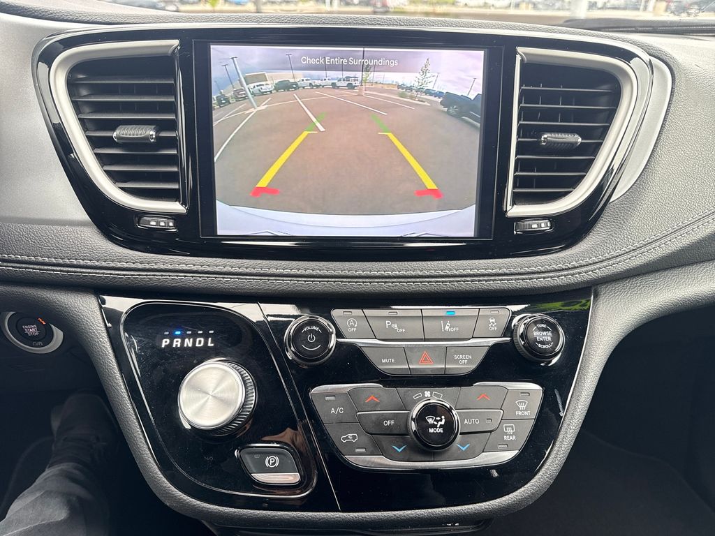 Used 2024 Chrysler Pacifica - photo 20
