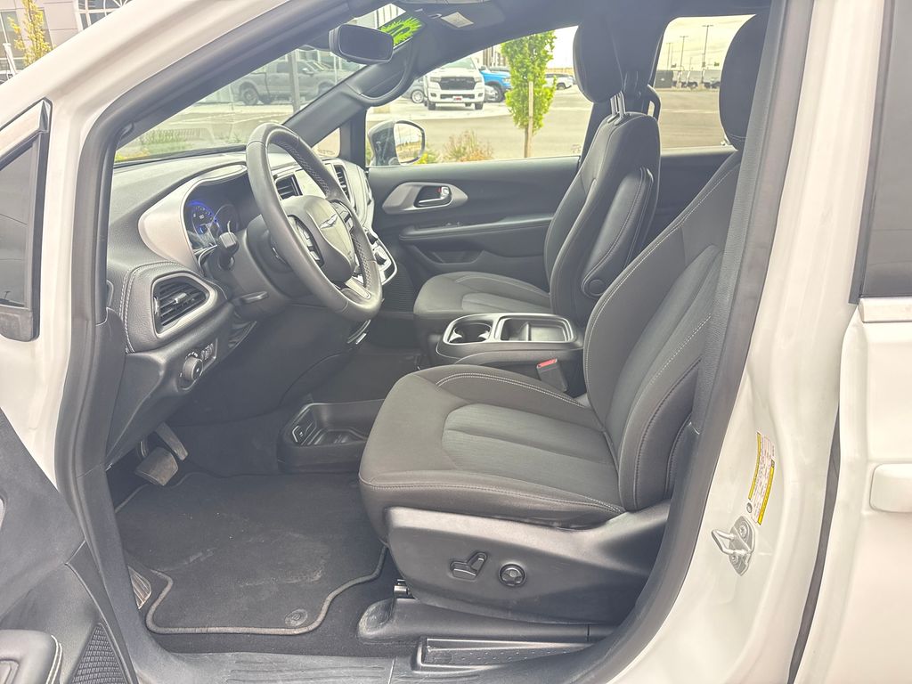 Used 2024 Chrysler Pacifica - photo 25