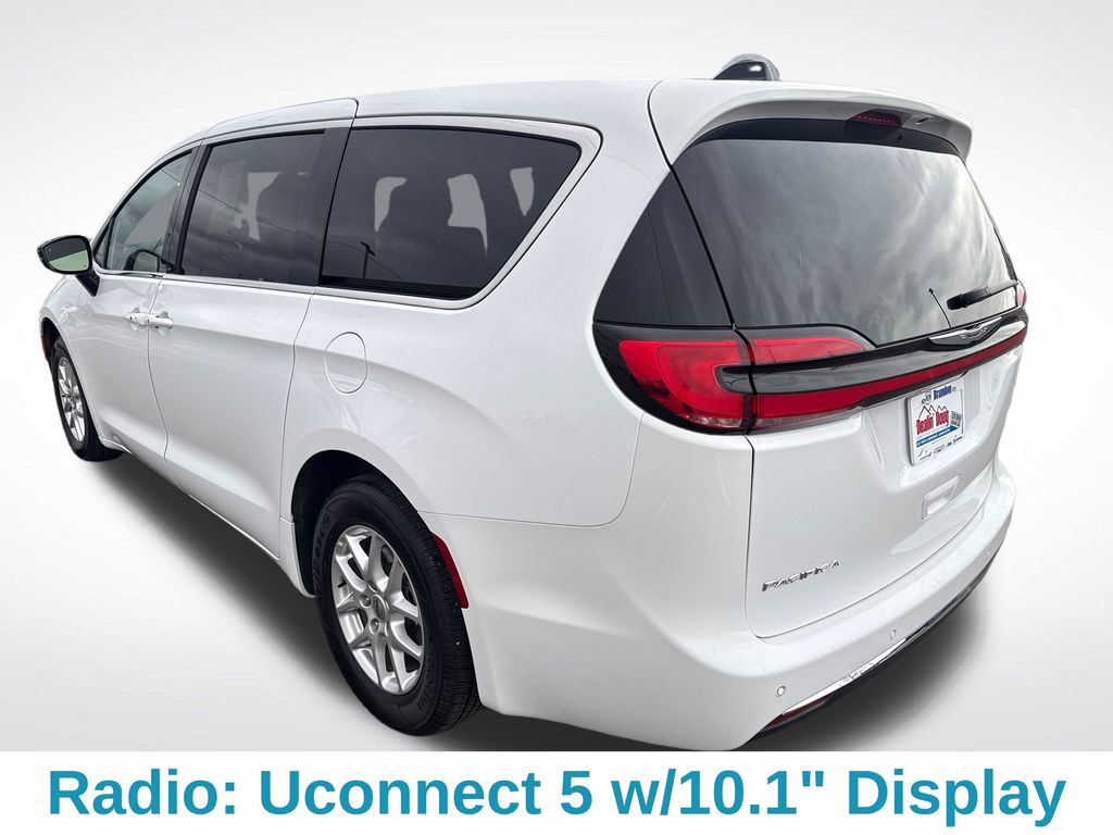 Used 2024 Chrysler Pacifica - photo 2