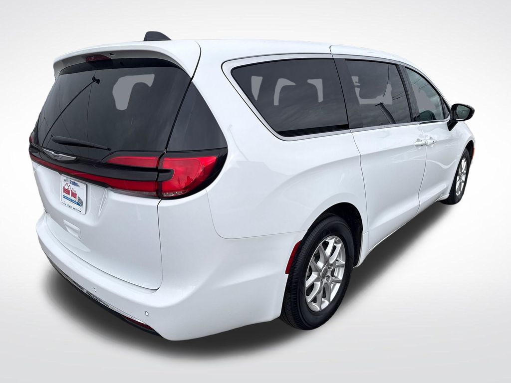 Used 2024 Chrysler Pacifica - photo 7