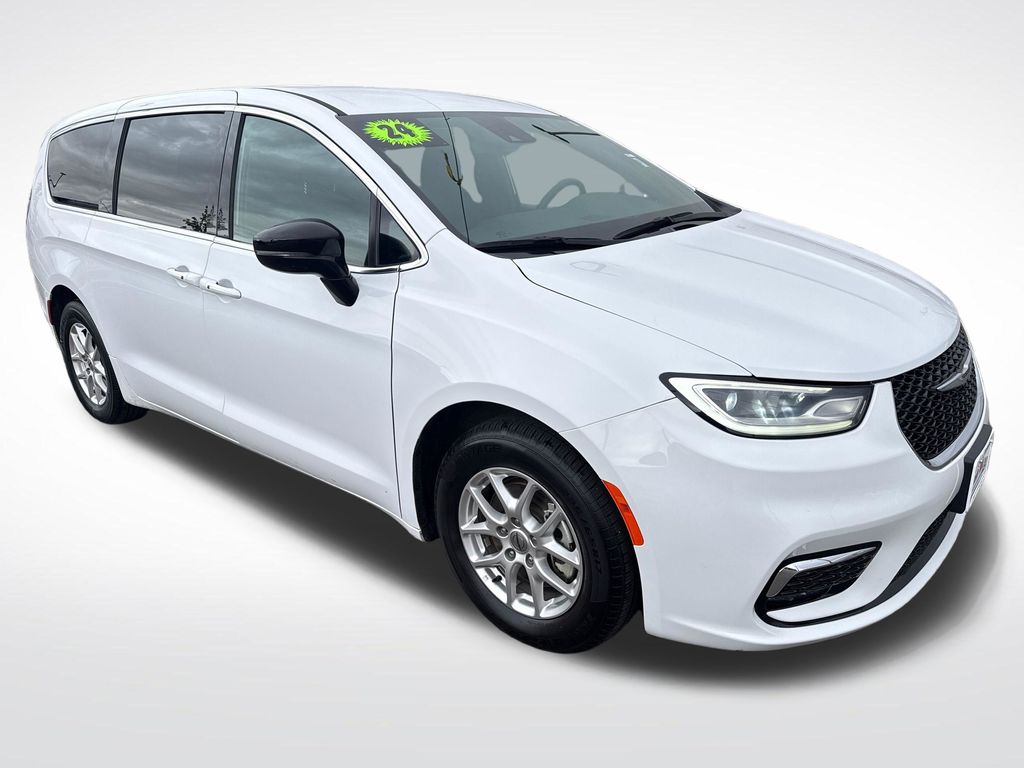 Used 2024 Chrysler Pacifica - photo 9