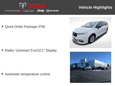 Used 2024 Chrysler Pacifica - photo 2