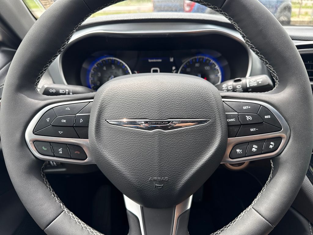 Used 2026 Chrysler Pacifica - photo 16