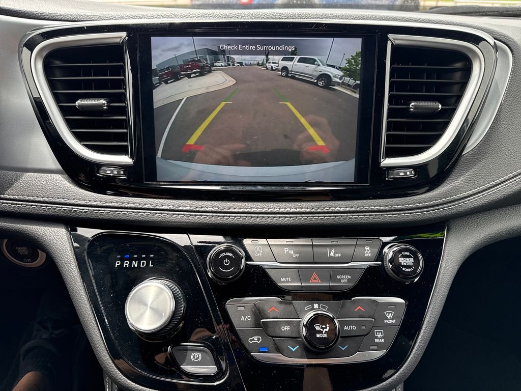 Used 2026 Chrysler Pacifica - photo 21