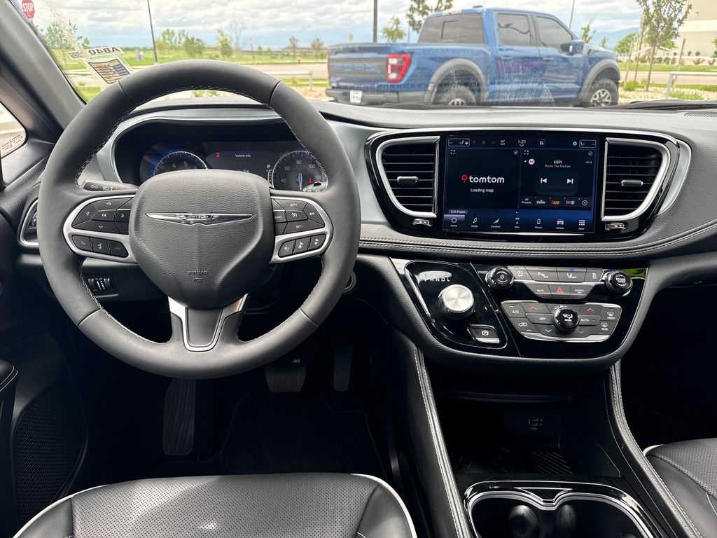 Used 2026 Chrysler Pacifica - photo 12
