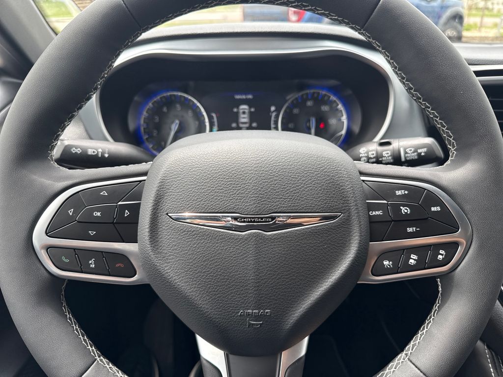 Used 2026 Chrysler Pacifica - photo 16