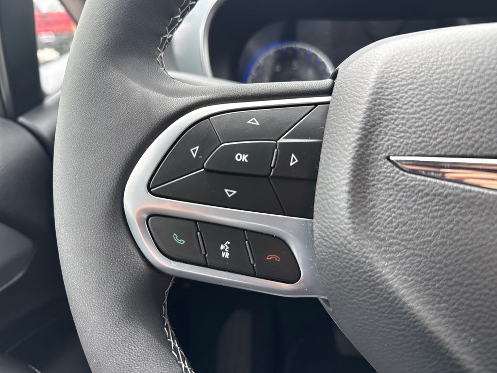 Used 2026 Chrysler Pacifica - photo 17