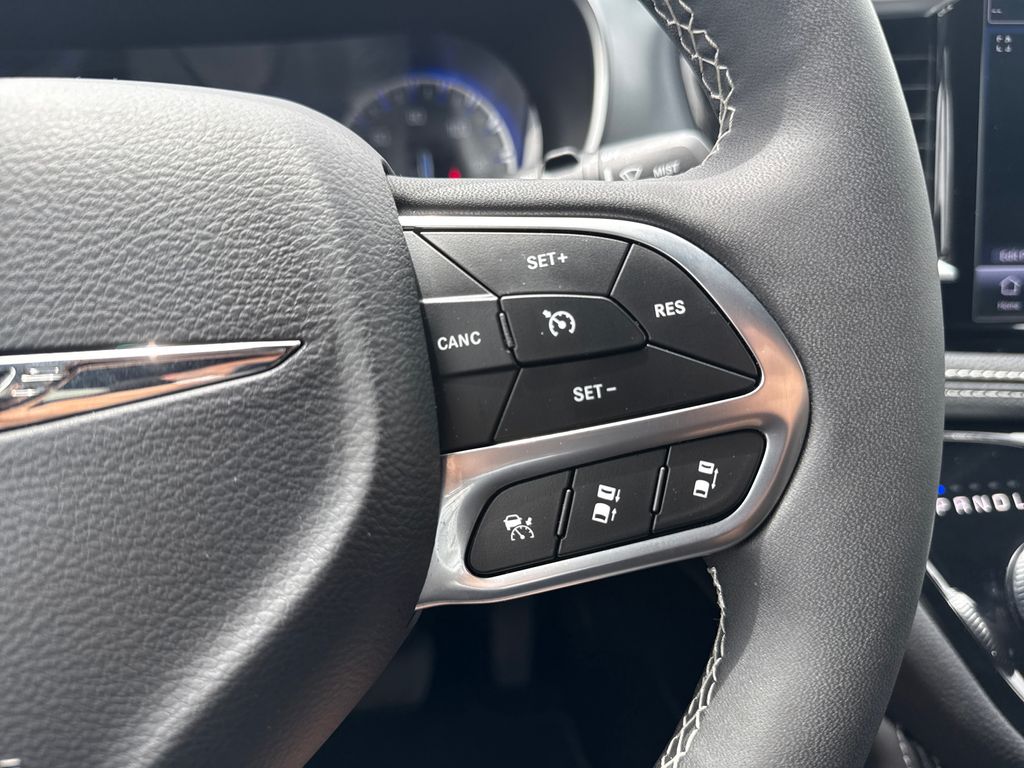 Used 2026 Chrysler Pacifica - photo 18