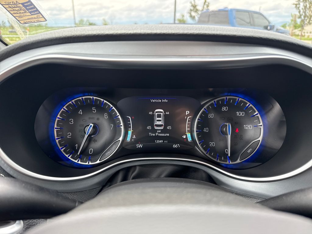 Used 2026 Chrysler Pacifica - photo 19