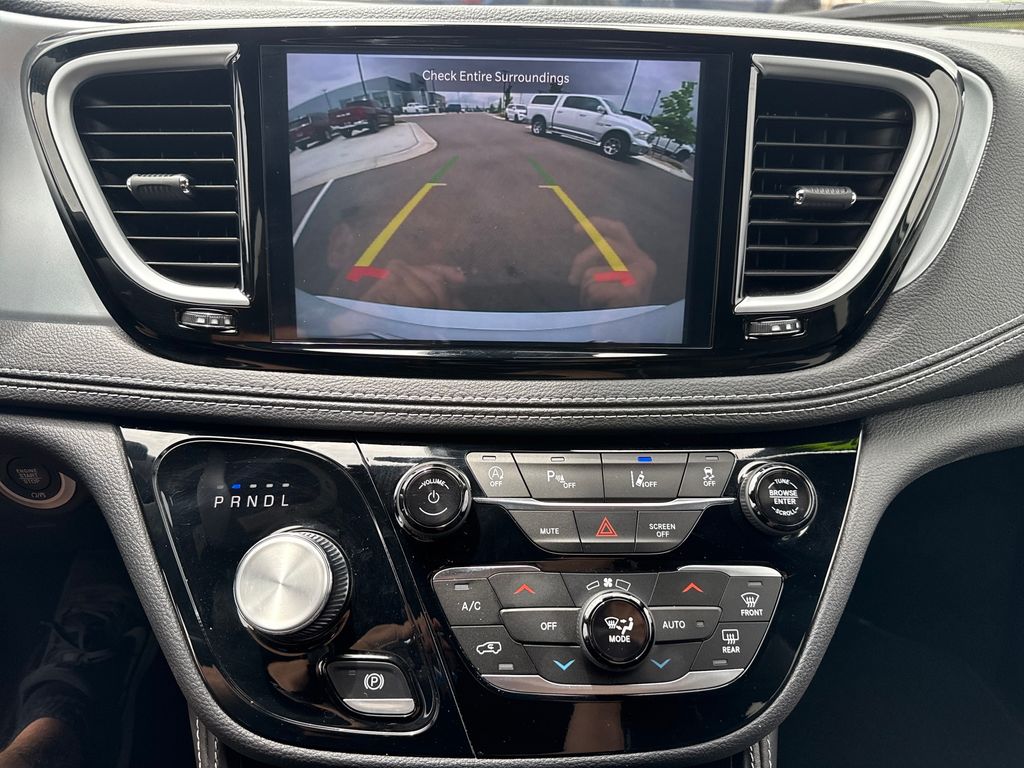 Used 2026 Chrysler Pacifica - photo 21