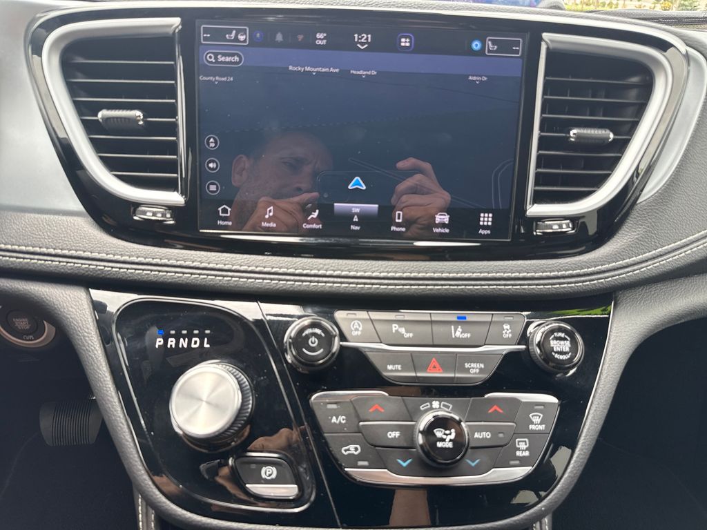 Used 2026 Chrysler Pacifica - photo 22