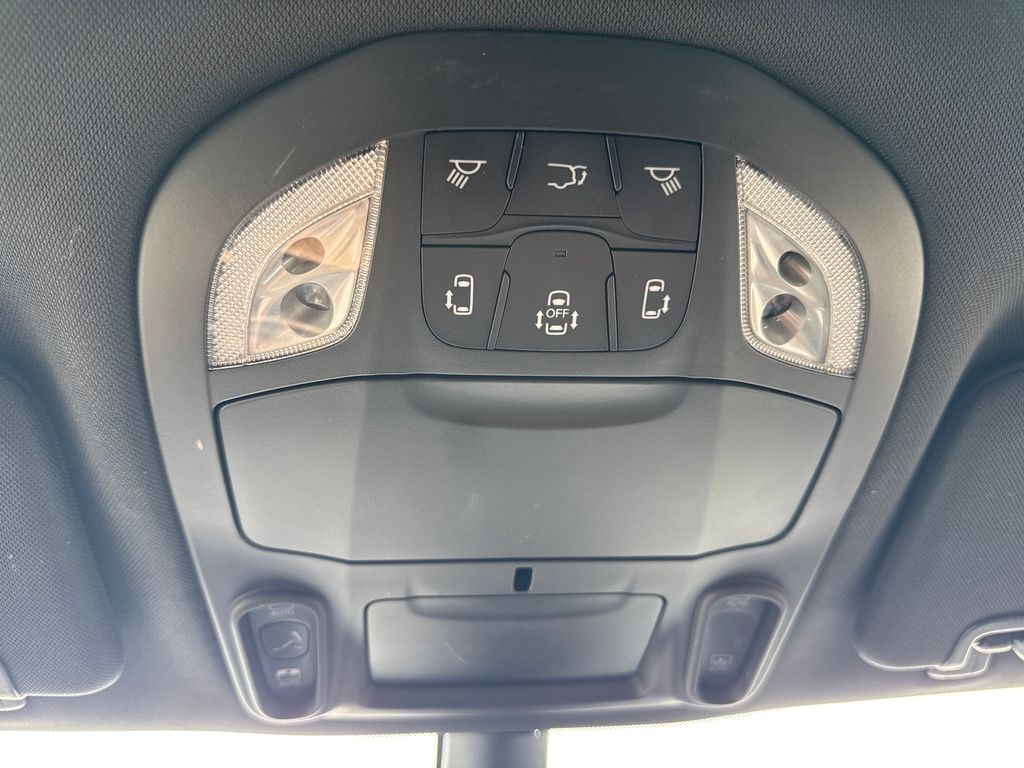 Used 2026 Chrysler Pacifica - photo 26