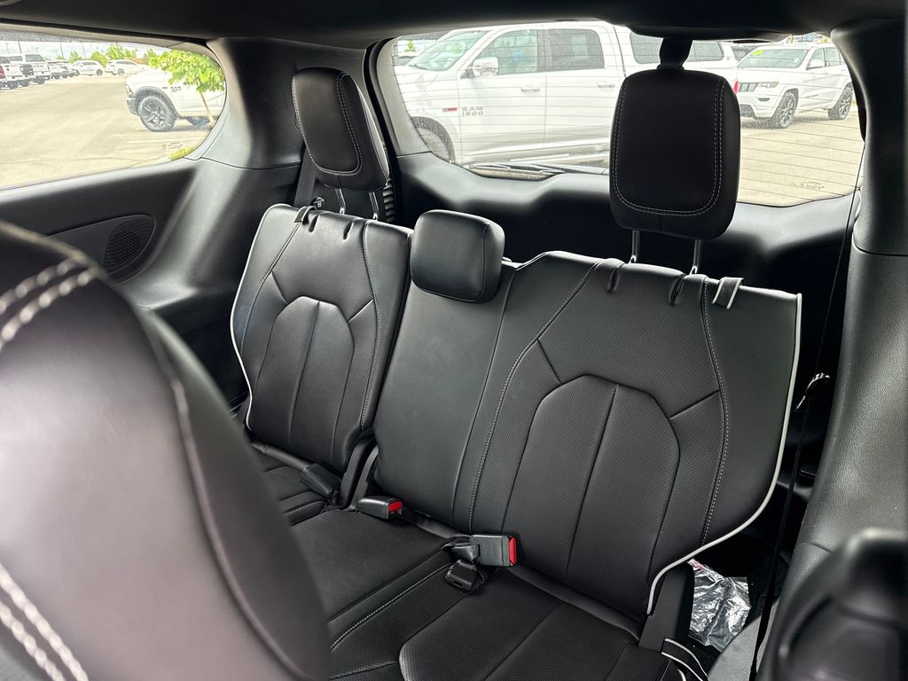Used 2026 Chrysler Pacifica - photo 30