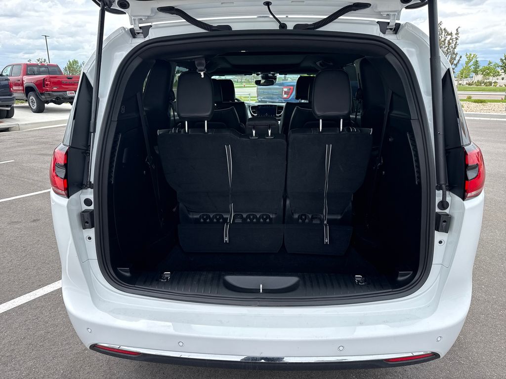 Used 2026 Chrysler Pacifica - photo 31