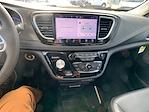 Used 2025 Chrysler Pacifica Select Minivan for sale #P171 - photo 20