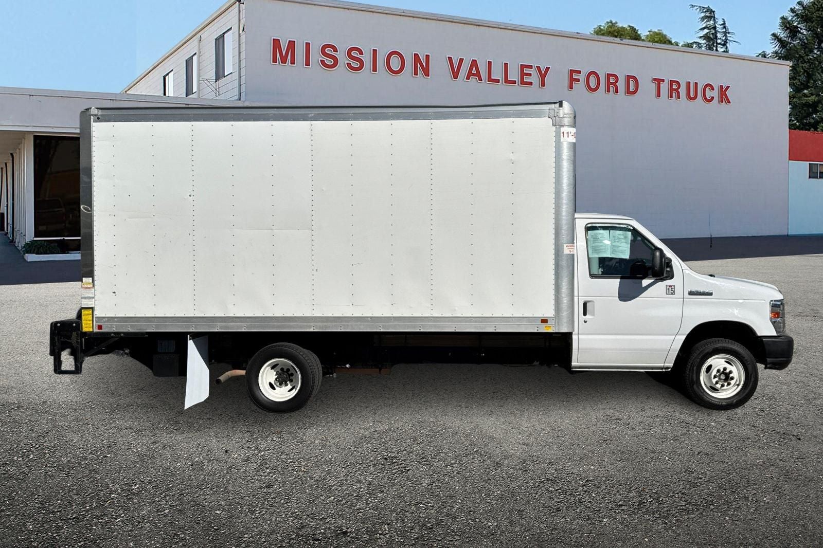 Used 2019 Ford E-450 - photo 26