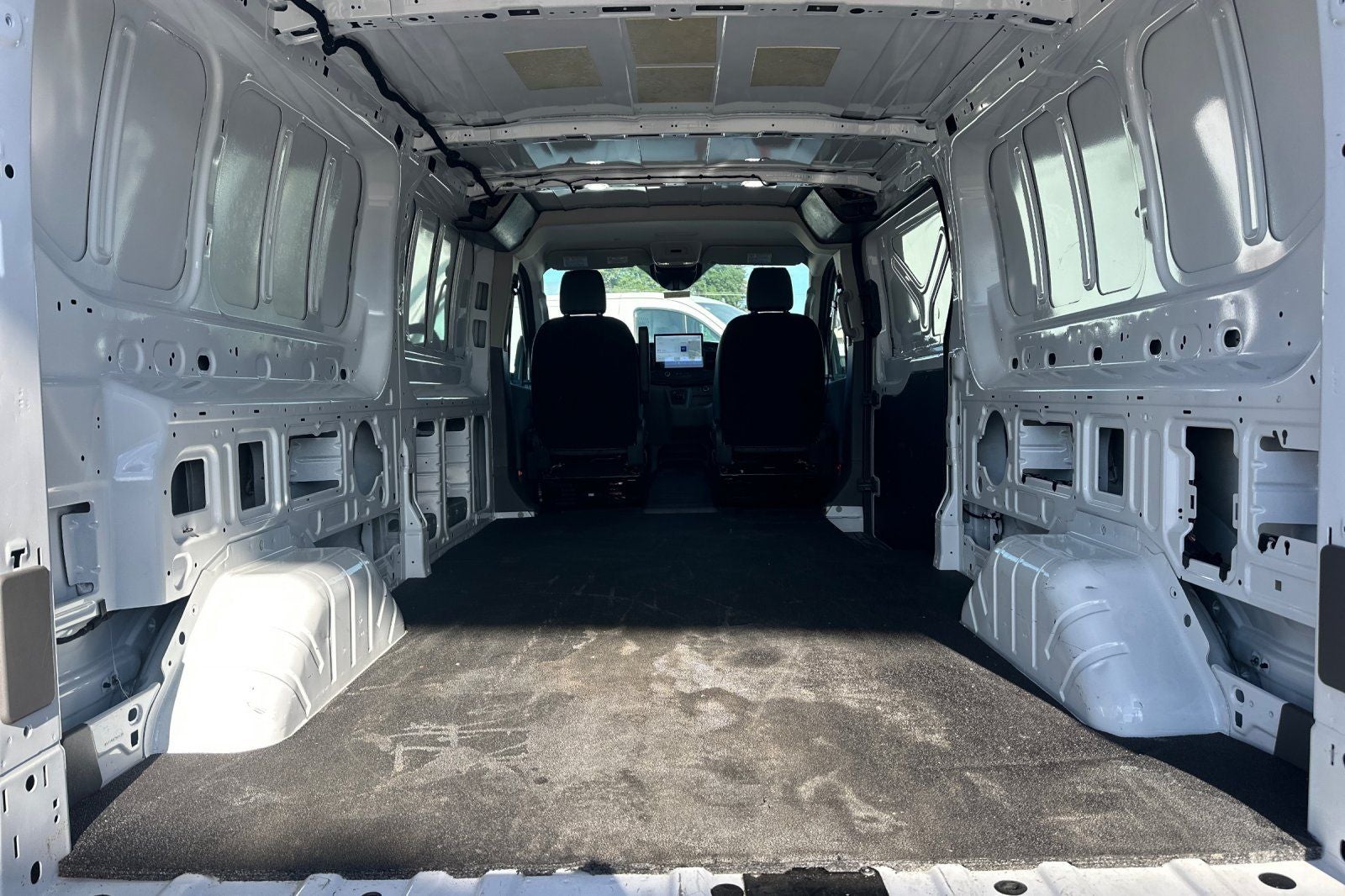 Used 2022 Ford E-Transit 350 - photo 18