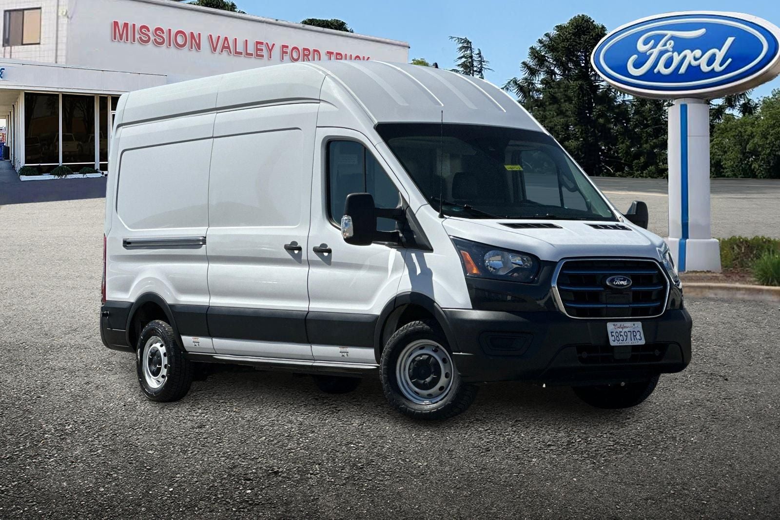 Used 2022 Ford E-Transit 350 - photo 2