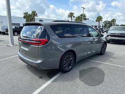 Used 2021 Chrysler Pacifica Touring Minivan for sale #Z120612A - photo 2