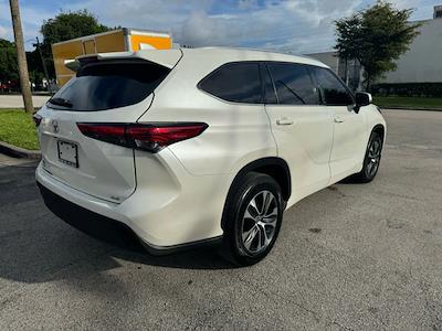 Used 2021 Toyota Highlander XLE for sale #D530587 - photo 2