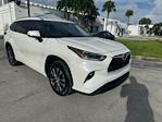 Used 2021 Toyota Highlander XLE for sale #D530587 - photo 1