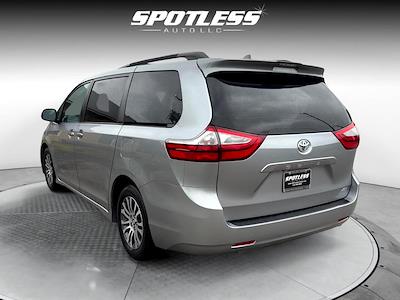 2018 Toyota Sienna 4x2 Minivan for sale #26758 - photo 2