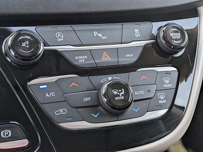 Used 2017 Chrysler Pacifica - photo 1