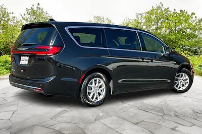 Used 2023 Chrysler Pacifica Touring L Minivan for sale #P2060 - photo 2
