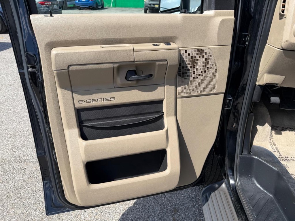 Used 2014 Ford E-350 - photo 17