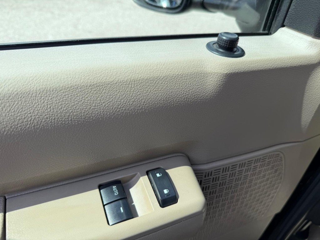 Used 2014 Ford E-350 - photo 33