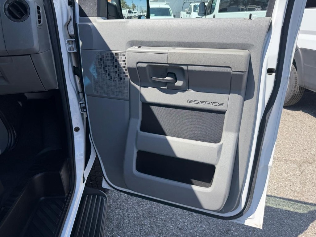 Used 2009 Ford E-350 - photo 20
