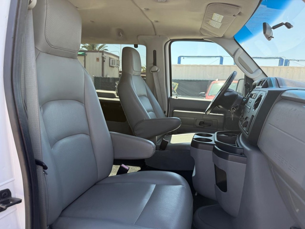 Used 2009 Ford E-350 - photo 23