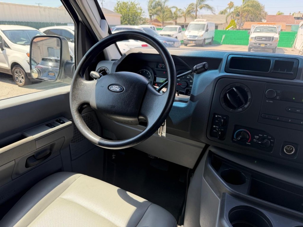 Used 2009 Ford E-350 - photo 25