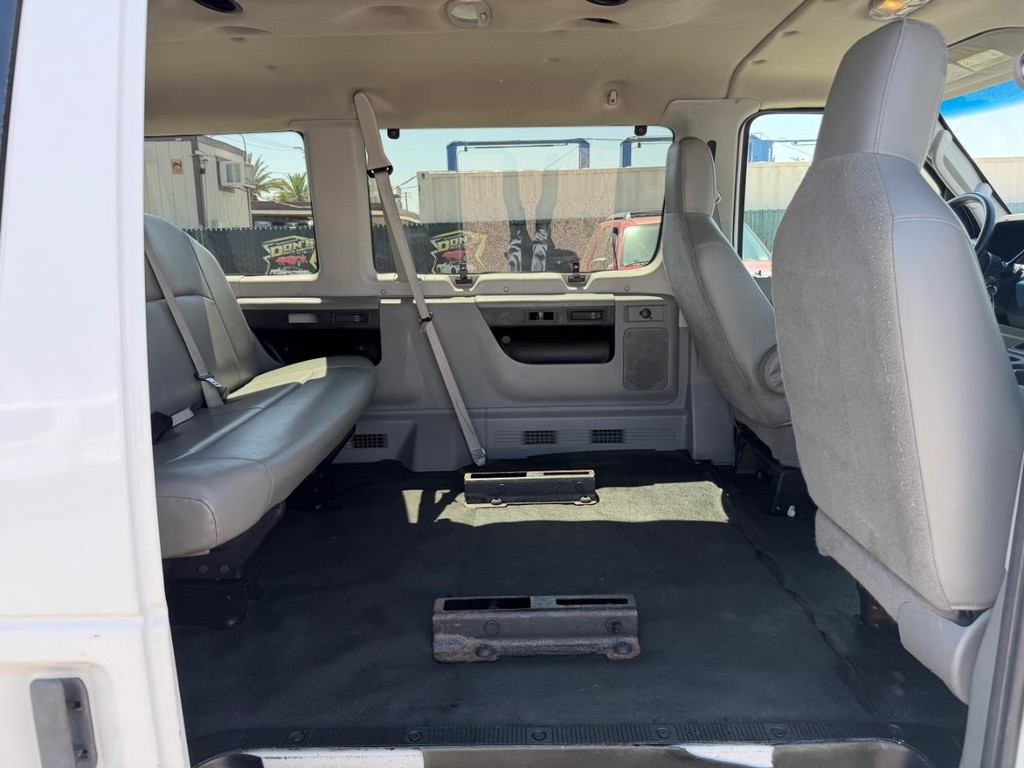 Used 2009 Ford E-350 - photo 29