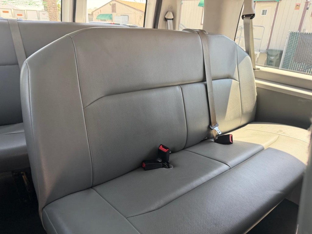 Used 2009 Ford E-350 - photo 31
